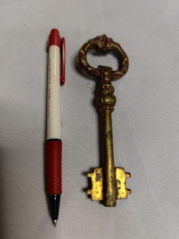 Destapador de Bronce en Forma de Llave - Decoración y Accesorios