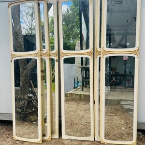 Lote anterior: Seis Hojas de Puerta de Placard con Espejos y Marco Dorado