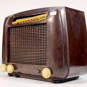 Radio Antigua "Splendid" Años 40 en Caja de Baquelita - imagen 3