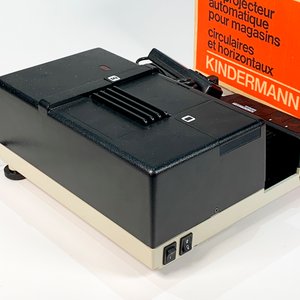 Proyector de Diapositivas Kindermann Automático Blanco y Negro con Carrete y Control - imagen 4