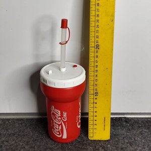 Vaso o Botellita Coca-Cola Roja con Tapa y Sorbete - imagen 2