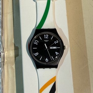 Reloj Swatch Suizo ANOC Olímpico Blanco y Negro - imagen 3