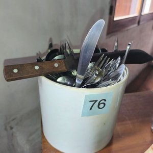 Lote de Cubiertos Varios con Mango de Madera - imagen 1