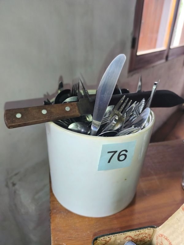 Lote de Cubiertos Varios con Mango de Madera