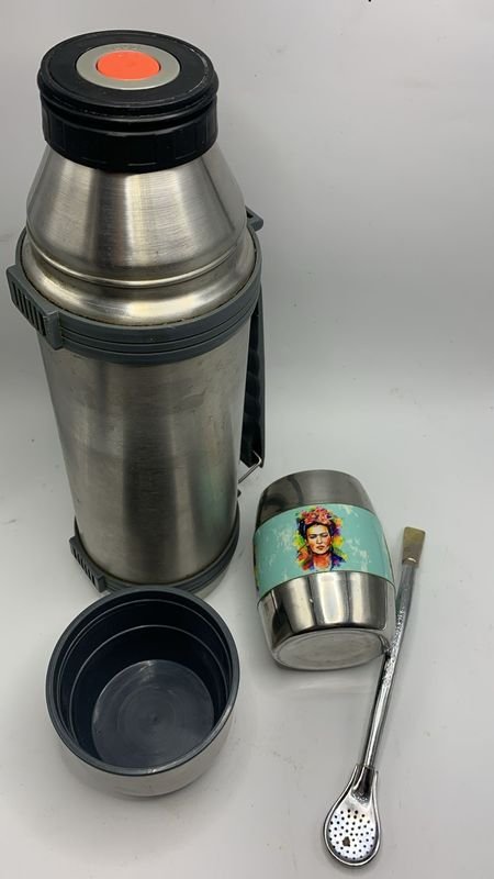 Lote siguiente: Termo y mate de Frida Kahlo - Accesorios para el hogar