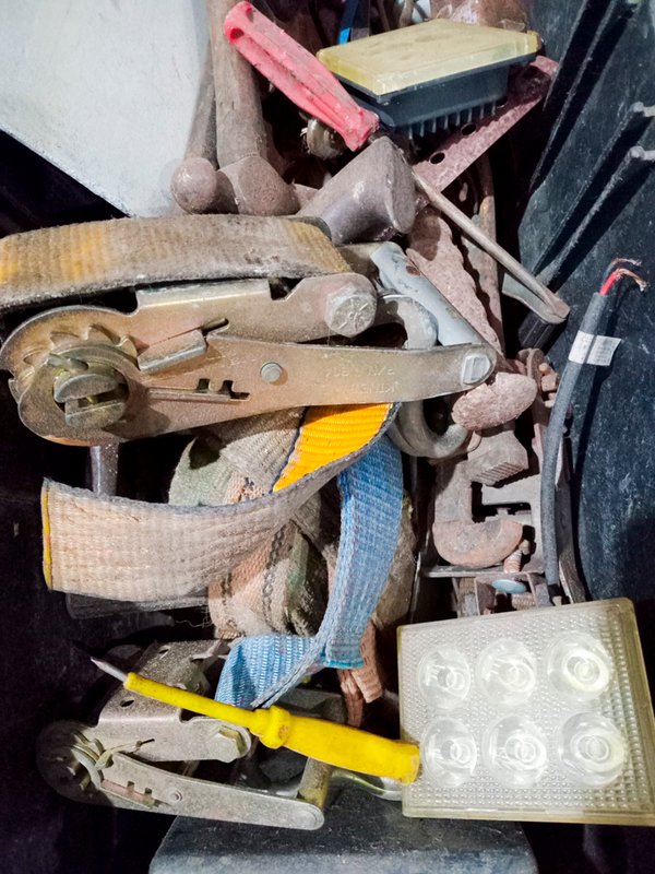 Cajón de herramientas y accesorios - imagen 5