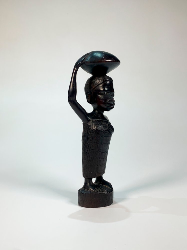 Talla Africana en Madera: Dama con Recipiente en la Cabeza