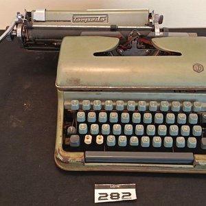 Lote anterior: Máquina de Escribir Vintage Torpedo Alemana - Década de 1950