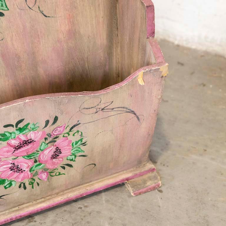Despojador de madera y revistero pintado a mano con motivos florales - imagen 3