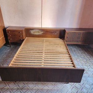 Lote siguiente: Cama Dos Plazas con Mesa de Luz y Cómoda Incorporadas