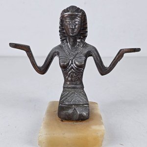 Figura Egipcia Decorativa en Bronce sobre Base de Mármol - imagen 2