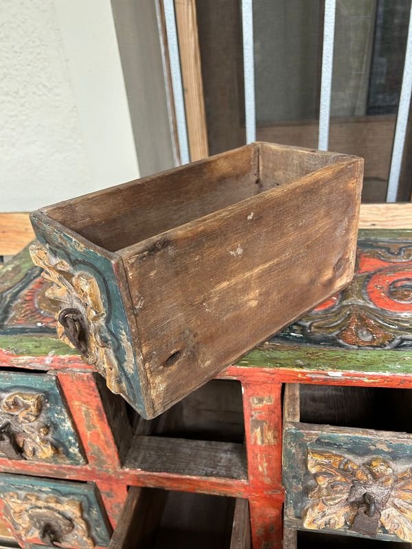 Bargueño Ispanoamericano siglo XIX: Mueble de madera tallada policromada con series mitológicas - imagen 3