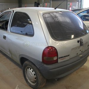 Chevrolet Corsa Plateado 3 Puertas - imagen 3