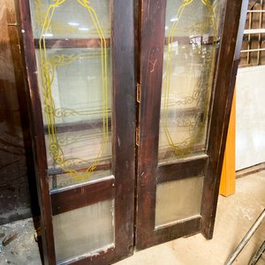 Dos Puertas Dobles de Madera y Vidrio con Diseño - imagen 4