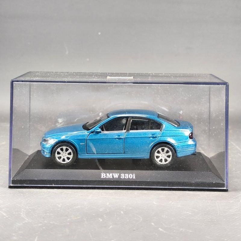 Modelo en escala 1/43 de BMW 330i, edición especial - imagen 2