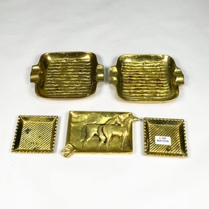 Lote siguiente: Lote de 5 Ceniceros de Bronce con Diseños Variados