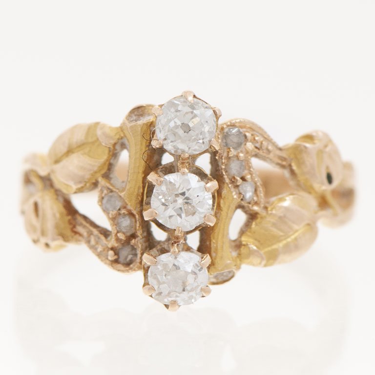 Lote anterior: Anillo de oro con diamantes