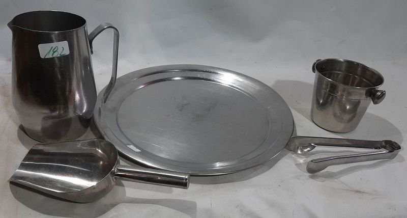 Set de Acero Inoxidable: Jarra, Hielera, Pinza, Bandeja y Cuchara