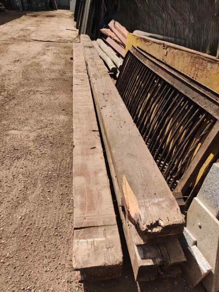 Vigas de Madera Rústica para Construcción o Decoración