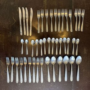 Lote anterior: Juego de Cubiertos de Acero Grabado - 33 Piezas