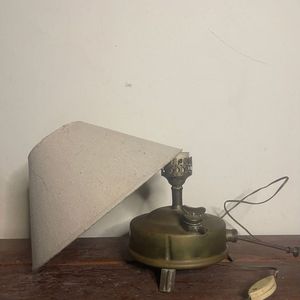 ¡Descubre el tesoro de principios del siglo XX! Afiches originales, lámparas y arte decorativo para 