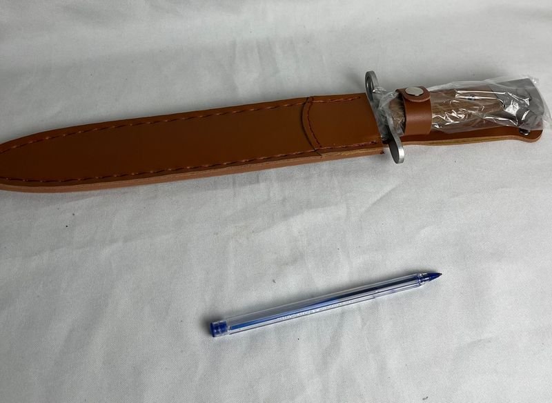 Bayoneta de Acero con Estilo Clásico - imagen 3
