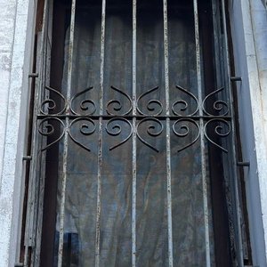 Lote siguiente: Reja de Hierro Antigua Estilo Colonial para Ventana