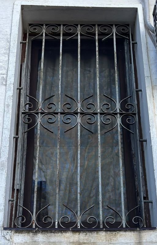 Reja de Hierro Antigua Estilo Colonial para Ventana