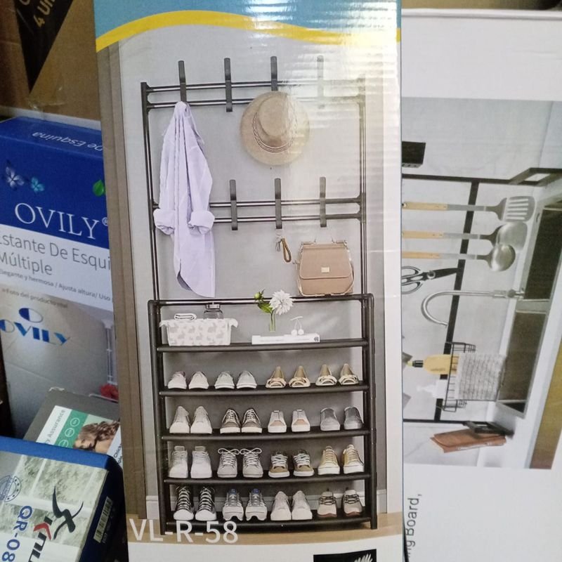 Lote siguiente: Estante para zapatos y ropa en buen estado
