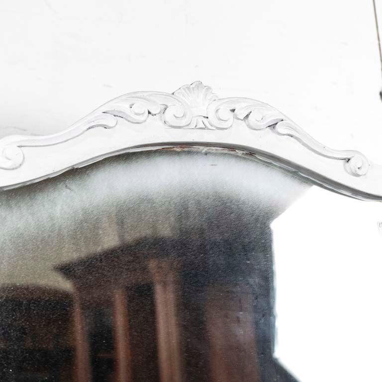 Cómoda inglesa con espejo y detalles en la pintura - imagen 3