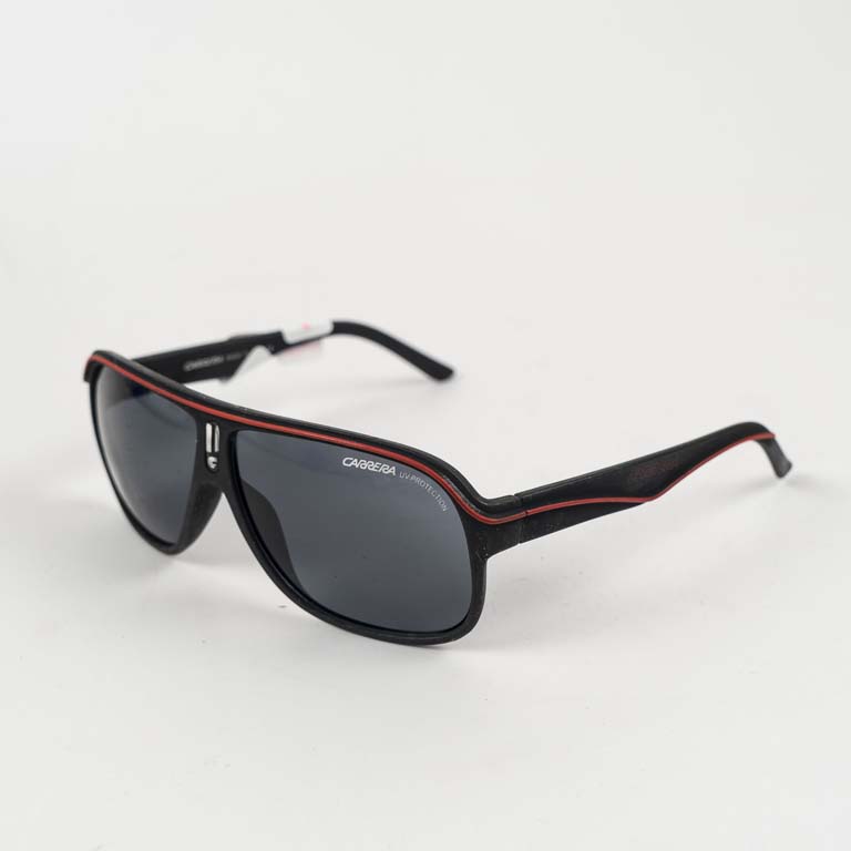 Lote siguiente: Lentes de sol Carrera, excelente condición