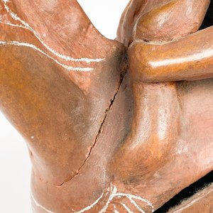 Figura de cerámica artesanal de personaje a caballo con niño - imagen 4