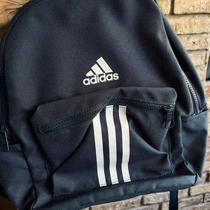 Lote anterior: Mochila Adidas Azul con Tiras Blancas - Nueva