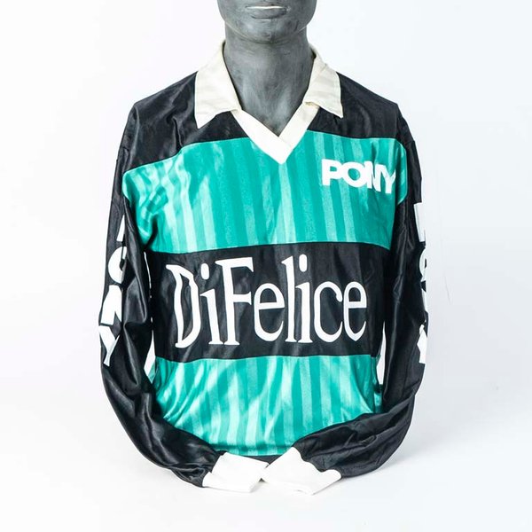 Camiseta de fútbol de El Tanque Sisley de la década de 1990 - imagen 1