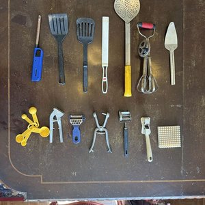 Lote de Utensilios de Cocina: Espumadera, Espátulas, Batidor Manual y Más - imagen 11