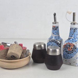 Lote Variado: Candelabros Mayell Collection, Fuentes de Barro y Accesorios de Cocina - imagen 4