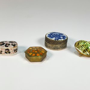 Lote anterior: Lote de 4 Pastilleros Decorativos: Rectangular, Cilíndrico, Hexagonal y Caracol