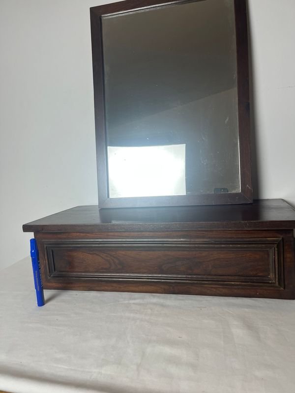 Espejo y mueble de diseño - imagen 7
