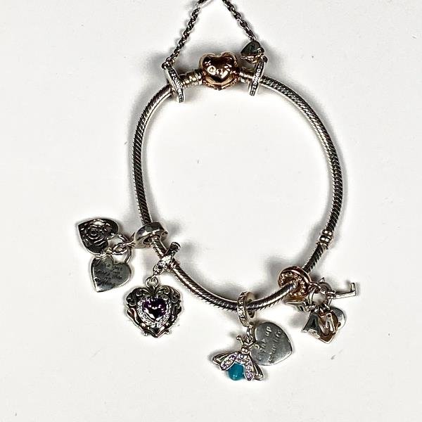Pulsera Pandora Plata 925 con Dijes Corazón, Abeja y Llave - imagen 1