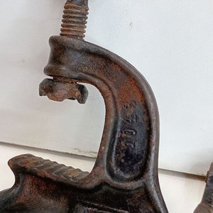 Antiguo Cargador de Cartuchos de Metal y Madera - imagen 2