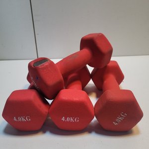 Lote siguiente: 4 Mancuernas Rojas de 4 kg Cada Una
