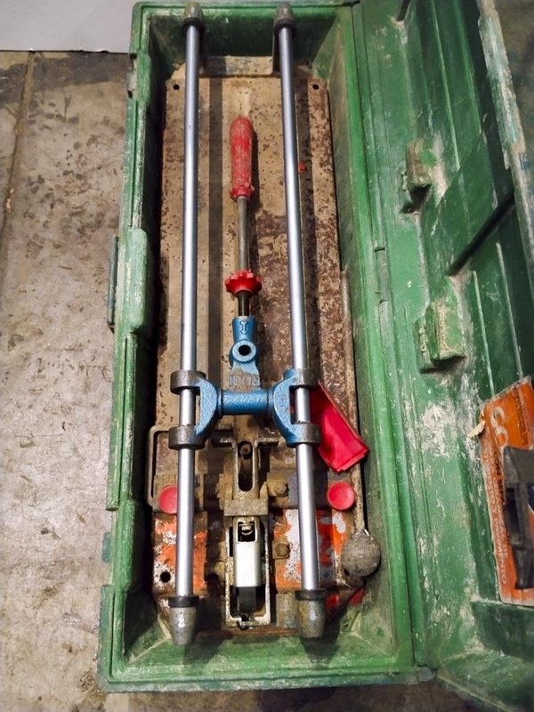 Cortadora Profesional de Cerámica Rubi TS40 con Caja Verde