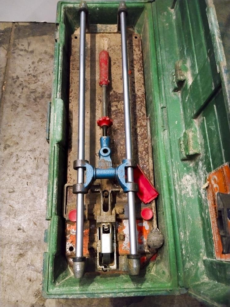Cortadora Profesional de Cerámica Rubi TS40 con Caja Verde