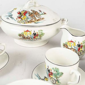 28 Piezas de loza inglesa Royal Tundstall Staffordshire. Piezas craqueladas, tazas y tapa de guisera con cascaduras, tazas con fisuras Medidas: 10x7 cm - imagen 2