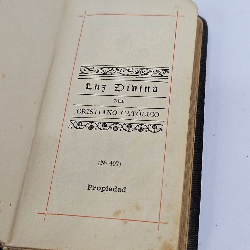 Libro religioso antiguo con imprimatur y ornamentos - imagen 5