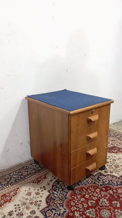 Cajonera rodante en madera con tapa de tela y cuatro cajones - imagen 3