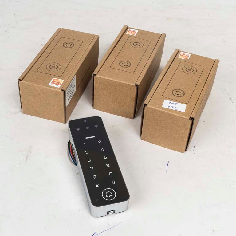 Tres Videoporteros Exterior Nuevos en Caja