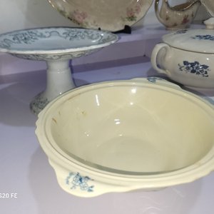 Lote de Vajilla de Loza: Sopera, Fuentes, Salsera y Platos - imagen 9