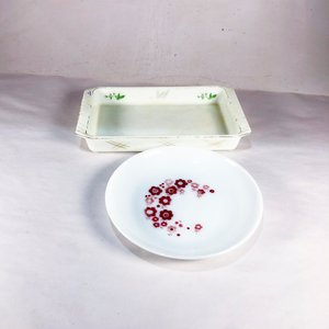 Lote anterior: Dos Fuentes de Vidrio: Rectangular y Oval con Diseño Floral