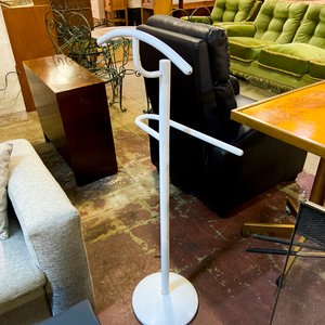 Perchero Blanco y Mesa Auxiliar Rústica de Madera - imagen 1